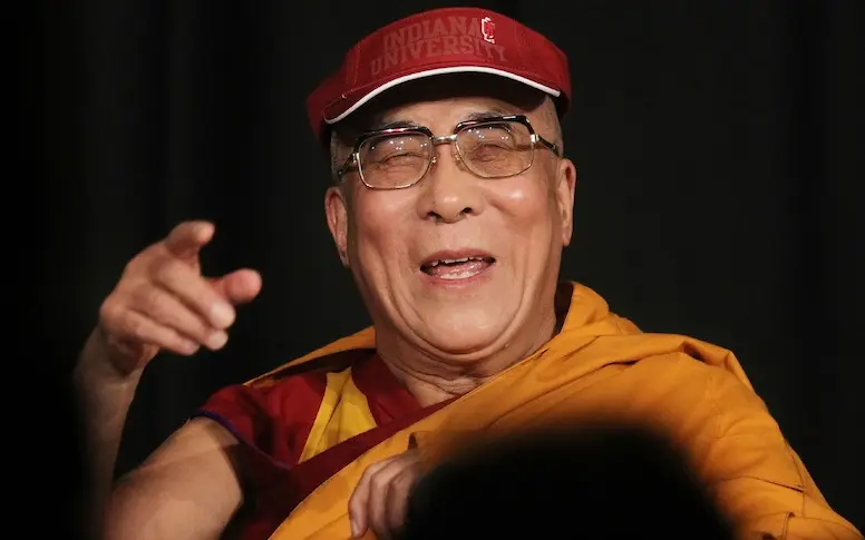 Selon le Dalaï Lama, seule une femme “très séduisante” peut lui succéder