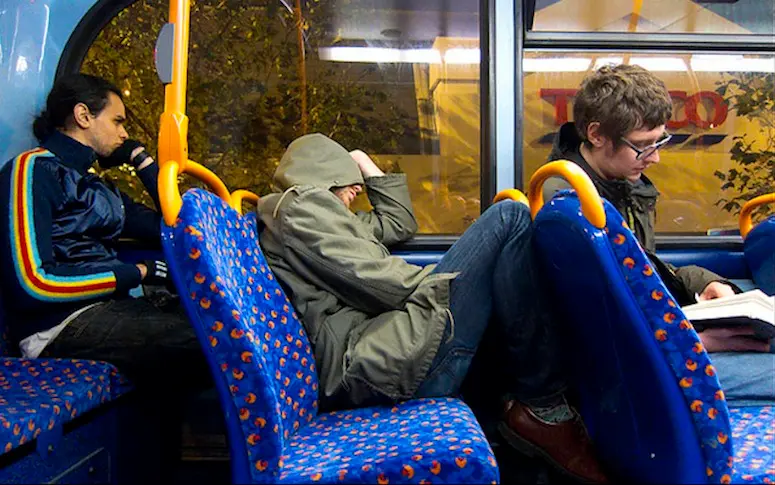 Au Royaume-Uni, des associations permettent aux sans-abris de dormir dans des bus