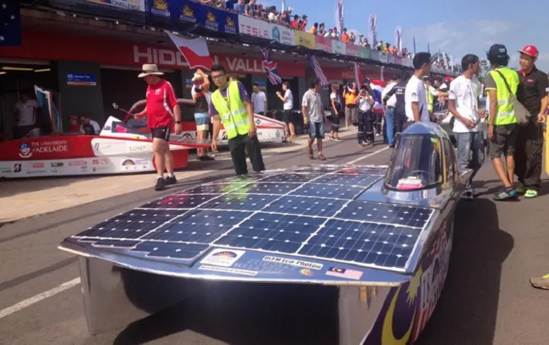 En Australie, la course futuriste où les voitures roulent à l’aide du soleil