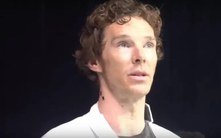 “Fuck the politicians” : sur scène, Benedict Cumberbatch soutient les réfugiés