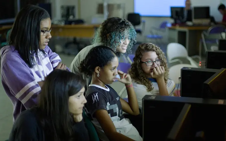 Trailer : Codegirl, le documentaire sur les programmeuses de demain