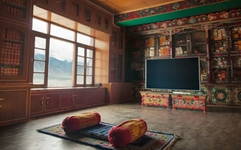 Être payé pour mater des séries dans un monastère tibétain, c’est possible