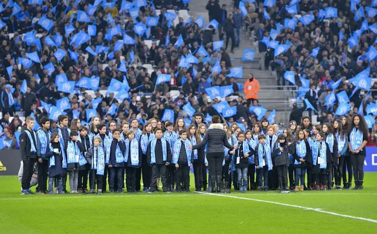 Vidéo : 50 enfants ont chanté a capella la Marseillaise au Vélodrome