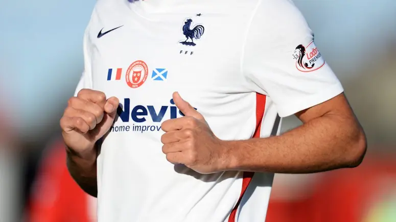 Un club de foot écossais a joué ce week-end avec des maillots de l’Équipe de France