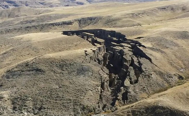Une crevasse géante surgit mystérieusement dans le Wyoming