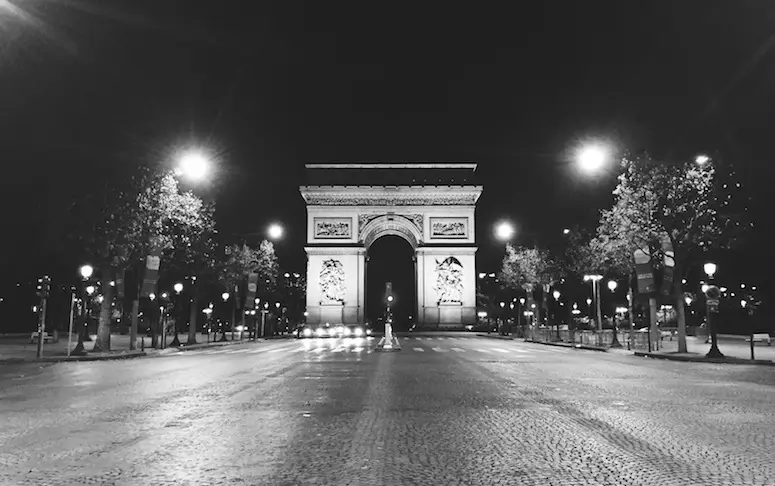 Paris est vide : hier soir, j’ai parcouru une ville en noir et blanc