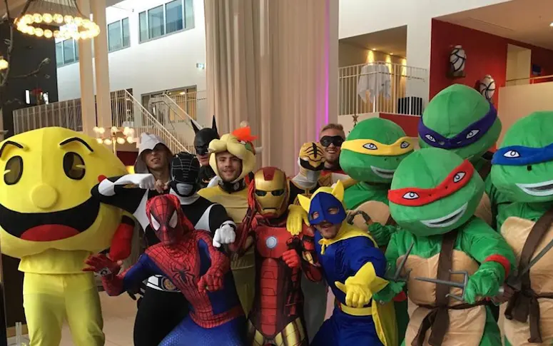 Les joueurs de Leicester se déguisent en super-héros pour fêter leur incroyable début de saison