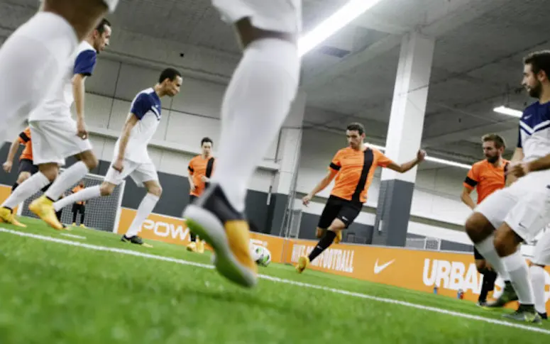 Un tournoi solidaire de foot à cinq organisé entre Franciliens et migrants