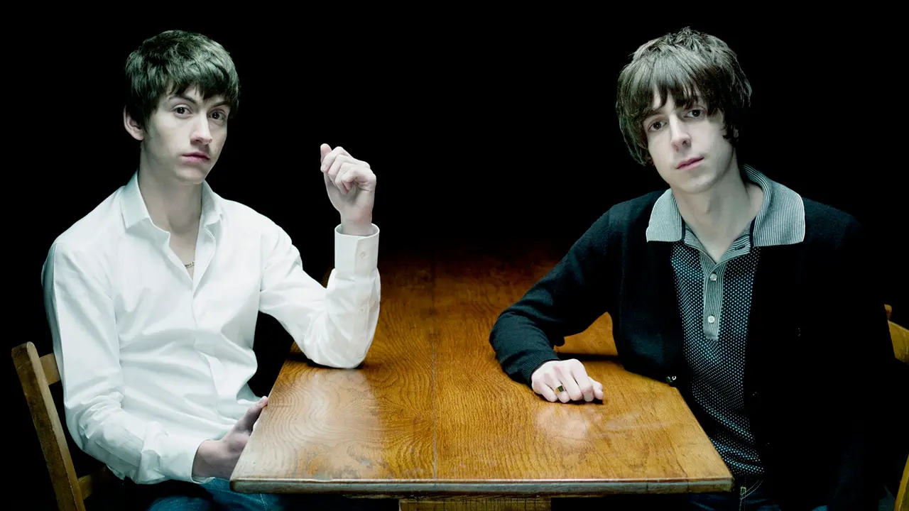 The Last Shadow Puppets font leur retour en vidéo