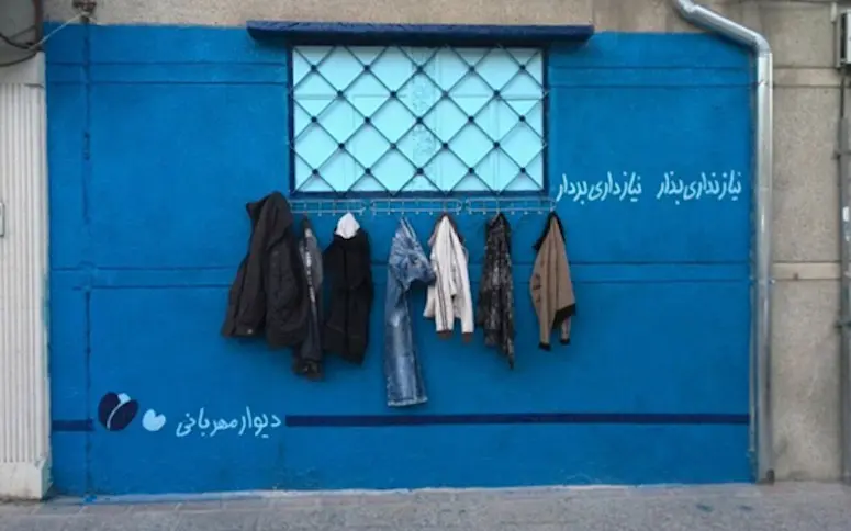 En Iran, des “murs de gentillesse” pour venir en aide aux sans-abris