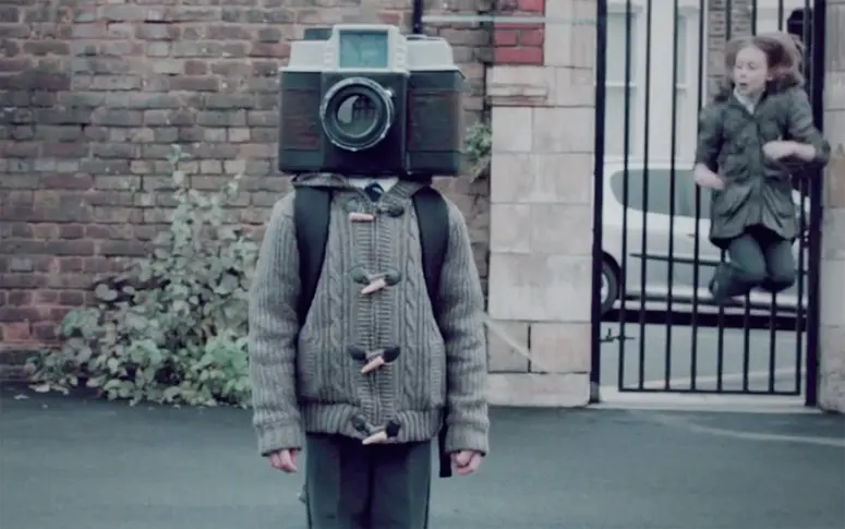 Court métrage : l’histoire touchante du garçon qui avait une caméra à la place du visage