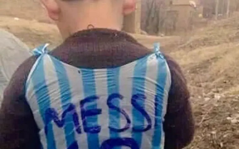 Messi veut retrouver ce petit Irakien pour lui offrir un vrai maillot