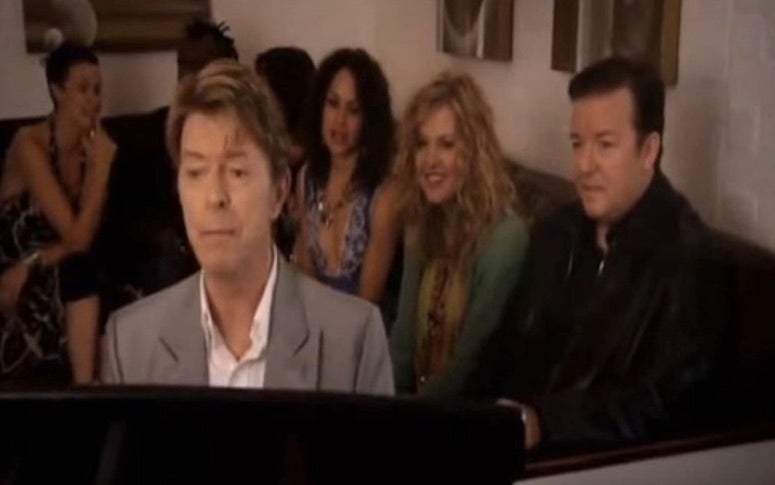 Vidéo Le Guest Musical Génial De David Bowie Dans La Série De Ricky Gervais 5224