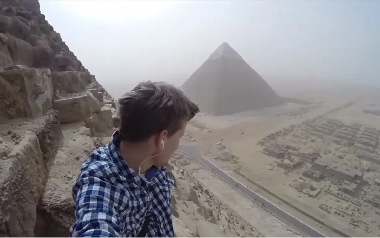 Vidéo : l’escalade interdite de la pyramide de Khéops