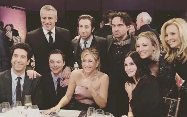 Les Friends réunis avec le cast de The Big Bang Theory