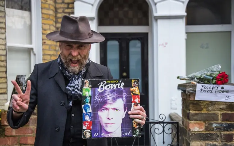 À Londres, avec les fans de David Bowie sur le seuil de sa première maison