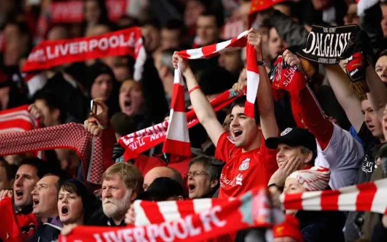 Vidéo : les fans de Liverpool ont transformé en kop l’avion qui les menait à Kiev