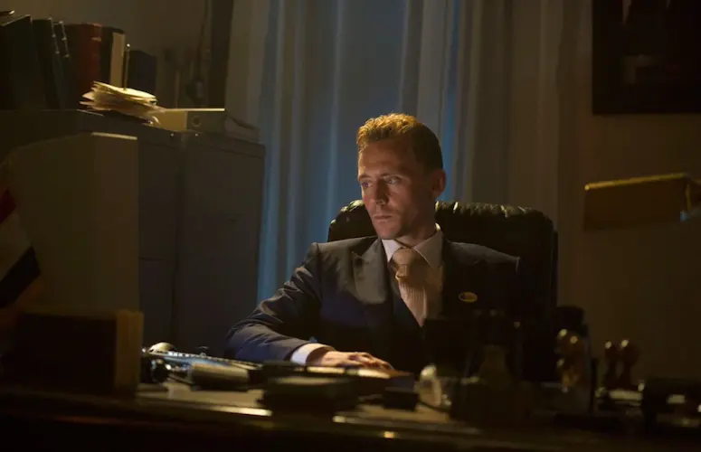 Un trailer intrigant pour The Night Manager, avec Tom Hiddelston et Hugh Laurie