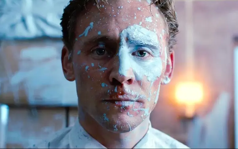 Tom Hiddleston pris au piège dans le nouveau trailer de High-Rise