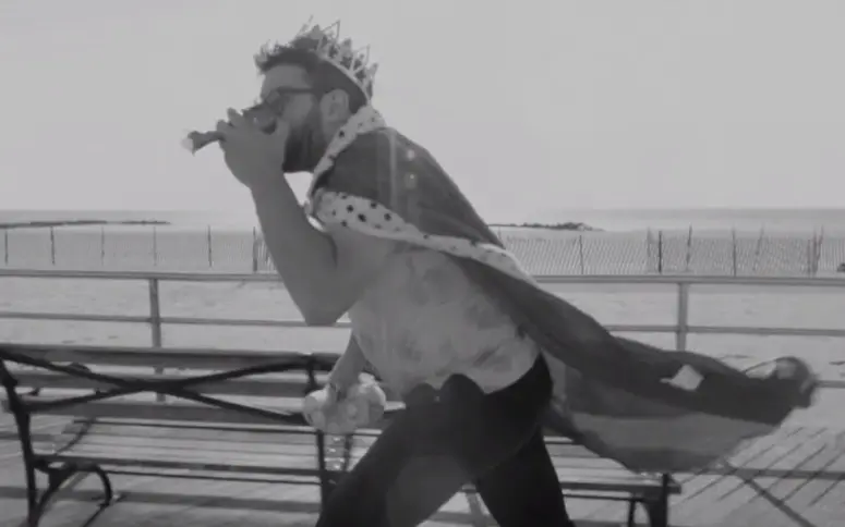 Vidéo : le dernier clip de Weezer est royal (enfin presque)