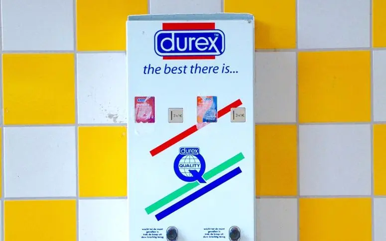 Ce distributeur de préservatifs vous dit non si vous avez trop bu