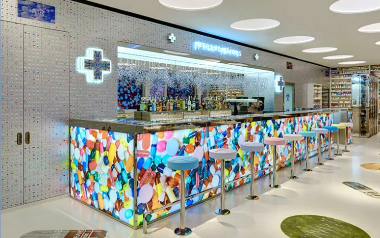 À Londres, Damien Hirst ouvre un restaurant au design… pharmaceutique