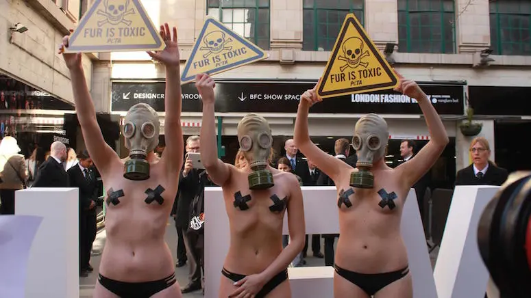 À Londres, des activistes de Peta se mettent à nu pour protester contre la fourrure