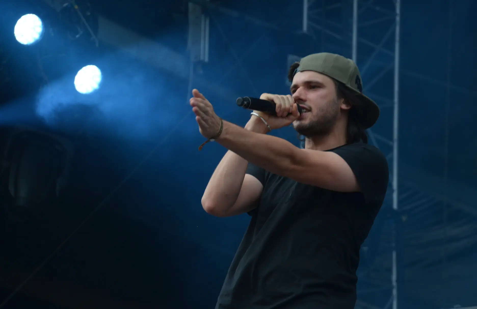 Orelsan relaxé lors de son procès pour incitation à la violence envers les femmes