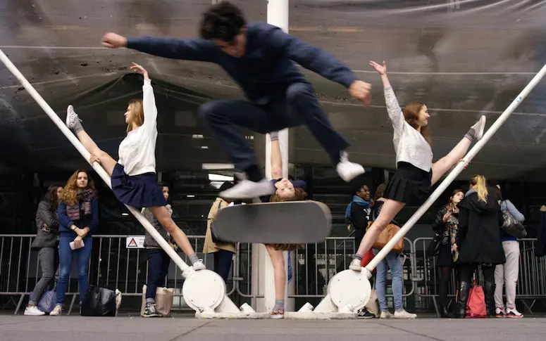 Vidéo : le skate et la danse classique réunis dans les rues de Paris