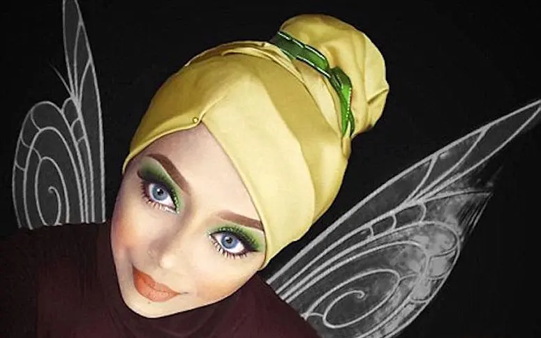 En images : une maquilleuse utilise son hijab pour se muer en princesse Disney