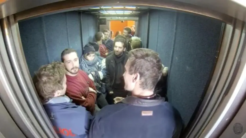 Oui, vous pouvez regarder en direct Shia LaBeouf dans un ascenseur pendant 24 heures