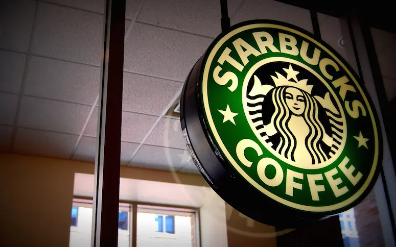 Se prohíbe la entrada a las mujeres en un  Starbucks de Arabia Saudí