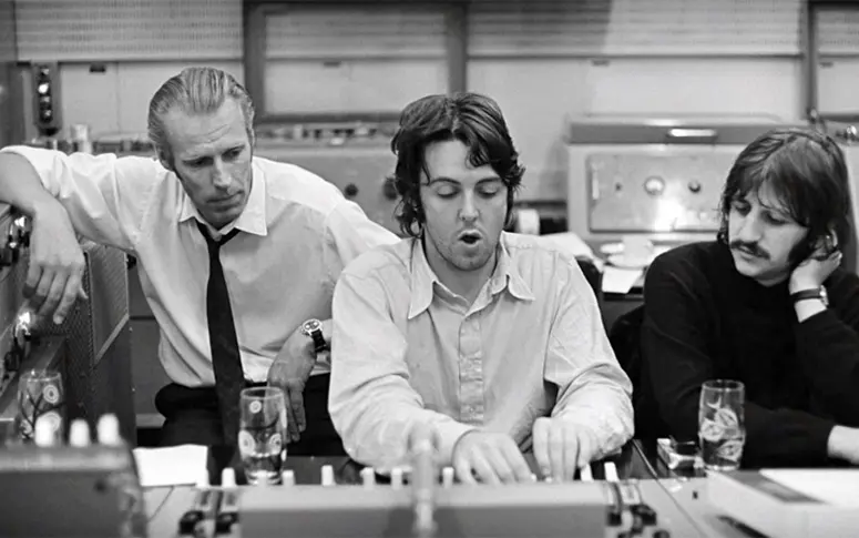 En écoute : cinq morceaux de génie produits par George Martin, le “cinquième Beatle”