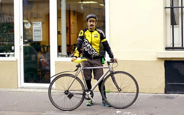 Vitesse, blessures et amour de la ride : le quotidien d’un coursier à vélo