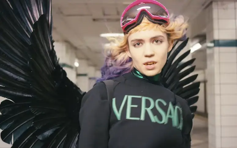 Vidéo : électrocutée sur scène, Grimes termine malgré tout son concert