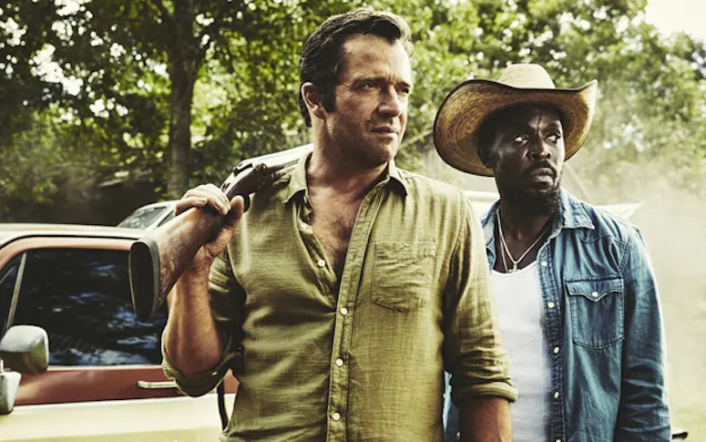 Hap and Leonard : des débuts prometteurs entre Banshee et Tarantino