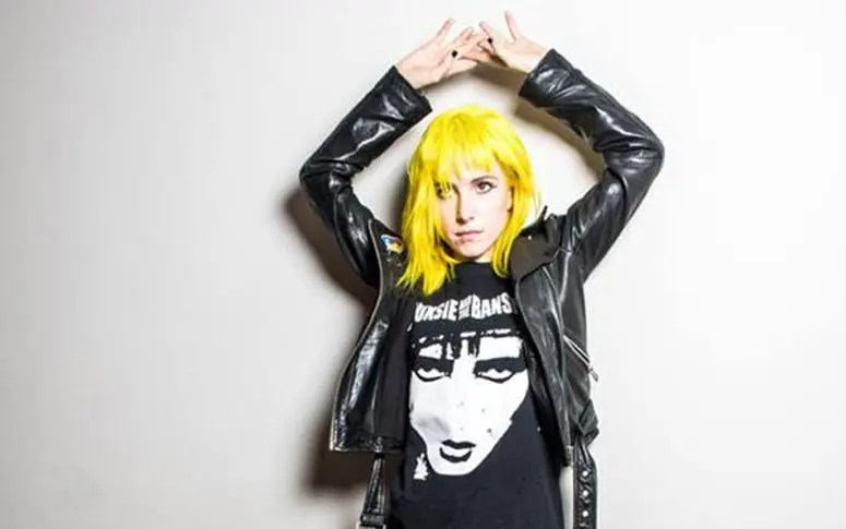 La chanteuse de Paramore lance sa marque de teintures pour cheveux