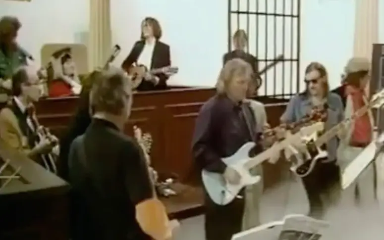 Vidéo : David Gilmour, Lemmy et Mark Knopfler réunis pour un cours de guitare digne des Monty Python