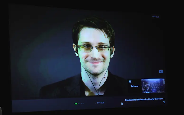 Quand Edward Snowden trolle François Hollande sur les lanceurs d’alerte