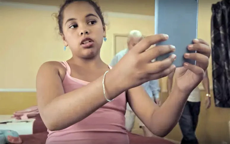 Vidéo : des tutos beauté choc pour dénoncer les violences sexuelles subies par les enfants