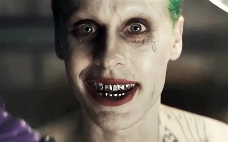 Chapelet anal, capotes usagées… Jared ‘Joker’ Leto a gâté l’équipe de Suicide Squad