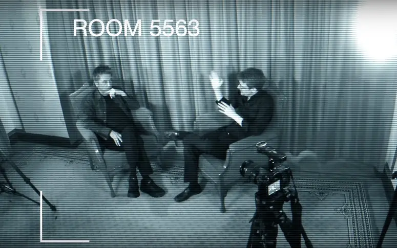 Vidéo : “Exit”, le duo improbable entre Jean-Michel Jarre et Edward Snowden