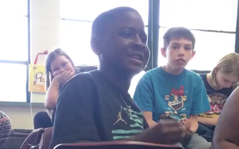 Vidéo : ce garçon de 10 ans critique avec une maturité impressionnante la justice américaine