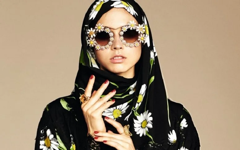 Elisabeth Badinter appelle au boycott des marques qui promeuvent la mode islamique
