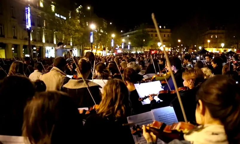 Vidéo : quand 300 musiciens illuminent la Nuit debout à Paris