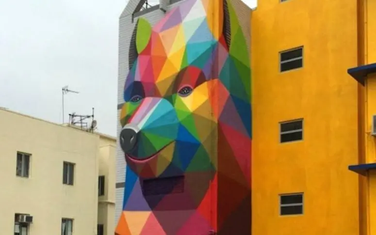 Le street artist Okuda redonne des couleurs à Hong Kong