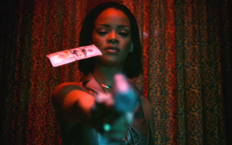 Rihanna s’allie au réalisateur Harmony Korine pour le clip sombre de “Needed Me”