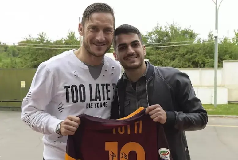 Le tifoso en larmes après le doublé de Totti a rencontré son idole