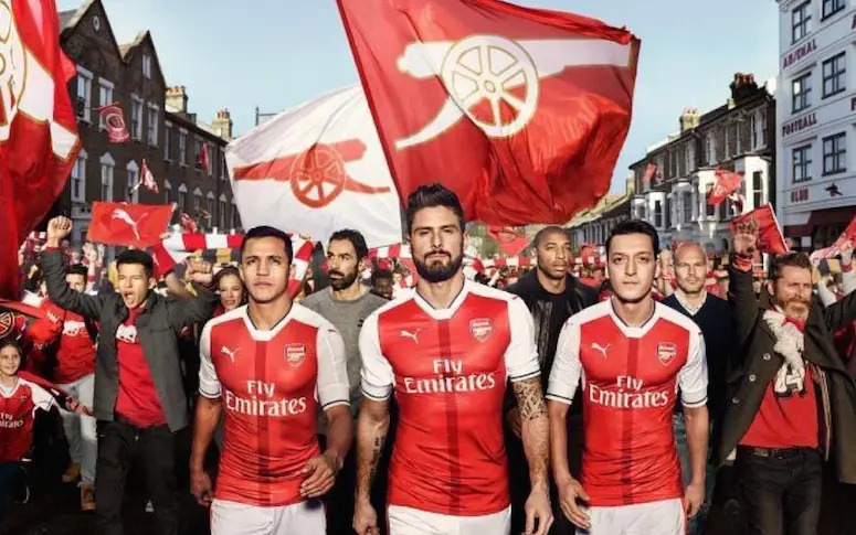 Arsenal dévoile son nouveau maillot, inspiré des 90’s
