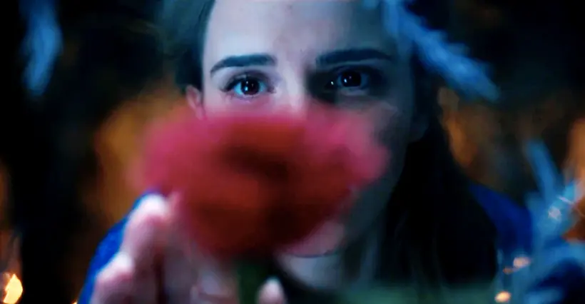Emma Watson nous fait de l’œil dans le premier teaser de La Belle et la Bête